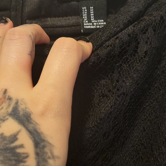 Forever 21 Black Lace Asymmetrical Skirt size M - Picture 2 of 4